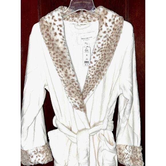 CAROLE HOCHMAN WHITE PLUSH ROBE ANIMAL PRINT TRIM SZ M / MEDIUM NWT SOFT - Picture 3 of 5